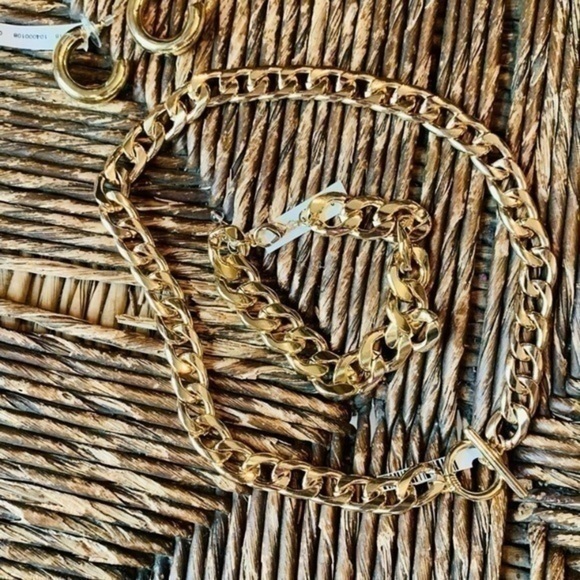 ✨💛 Choose One✨Gold Chunky Hoops ✨ S or M ✨💛 - Picture 8 of 8